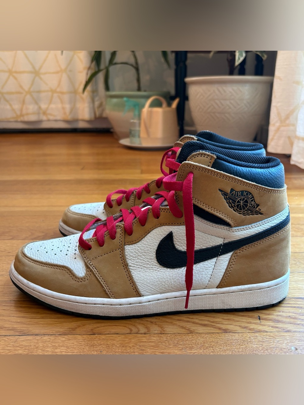 Men’s Jordan 1 High Rookie of the Year!  Size 12.  Good condition